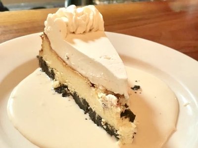 Baileys Irish Cream cheesecake with caramel sauce
