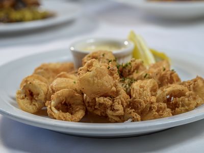 Crispy fried calamari served with spicy aioli and lemon