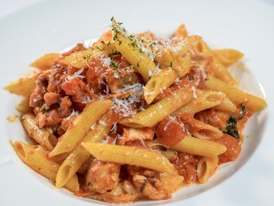Penne with smoked chicken, marinated tomatoes and mozzarella in basil marinara